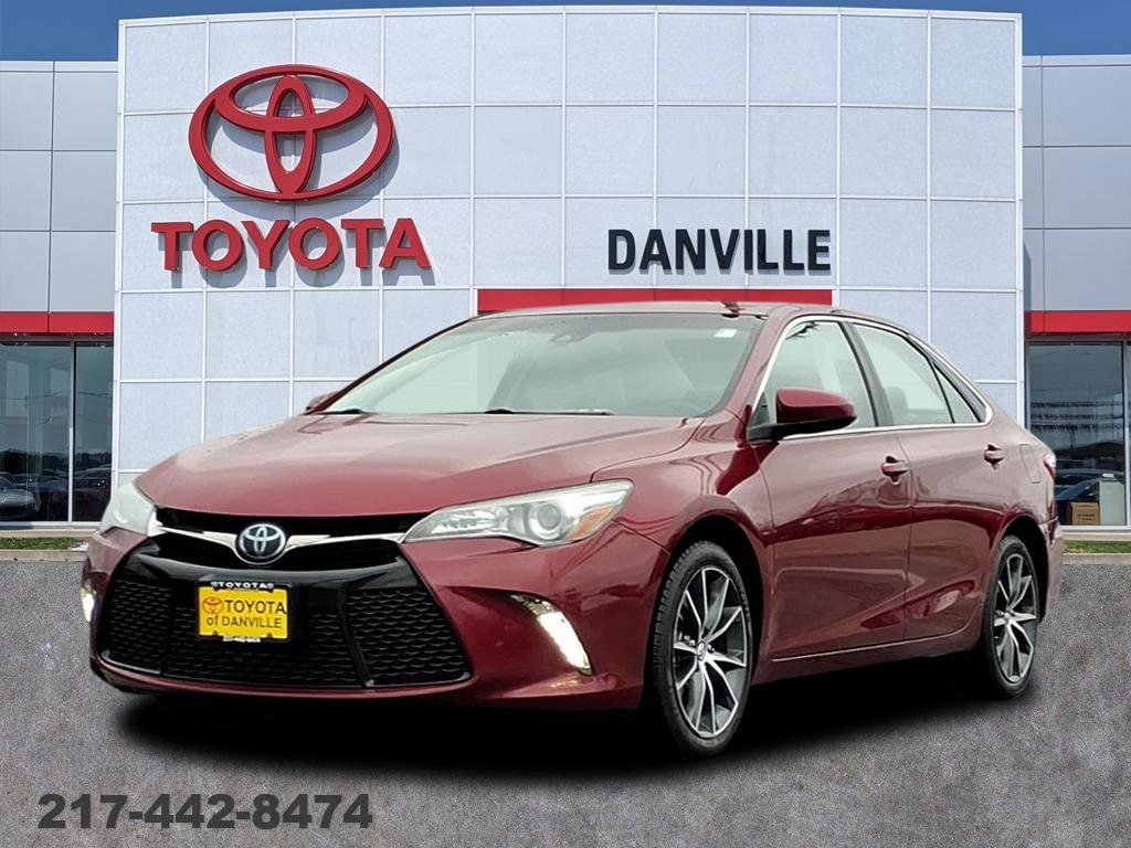 2016 Toyota Camry XSE's photo