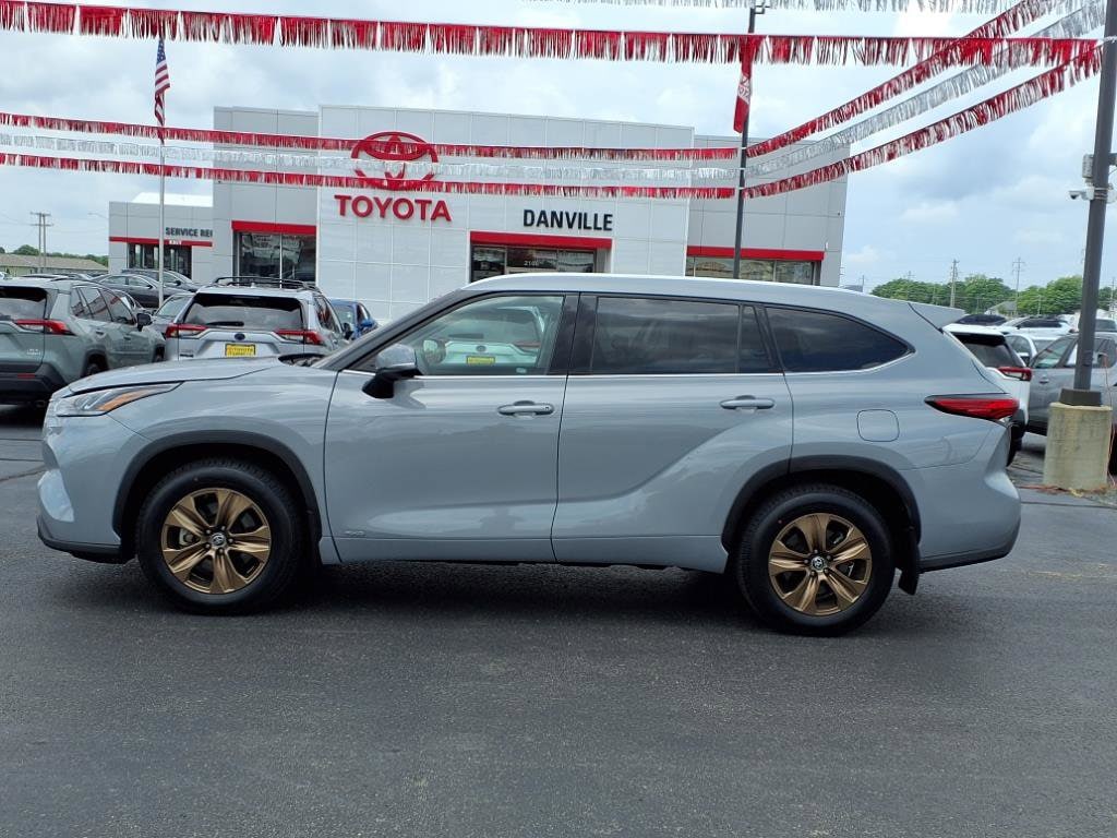 Used 2022 Toyota Highlander Bronze Edition with VIN 5TDABRCH7NS547369 for sale in Tilton, IL