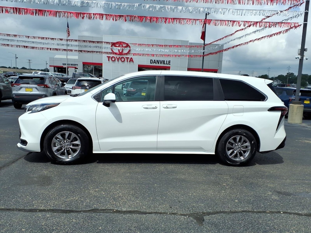 Used 2023 Toyota Sienna LE 8 Passenger Van Passenger Van