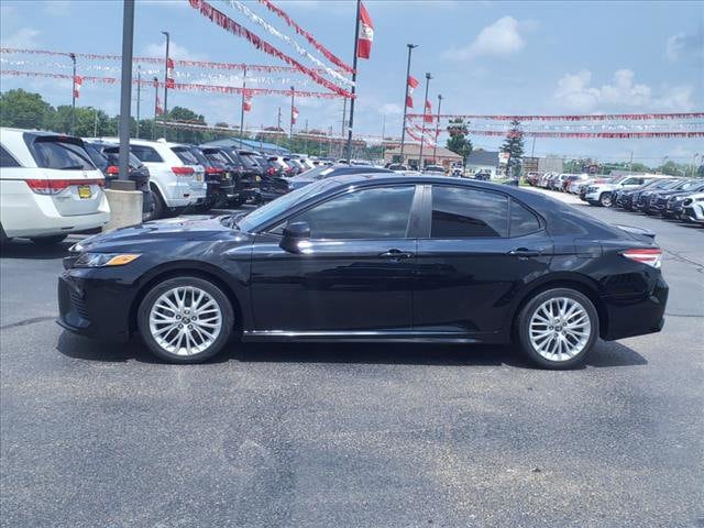 Used 2020 Toyota Camry SE Nightshade with VIN 4T1G11AK3LU316101 for sale in Tilton, IL