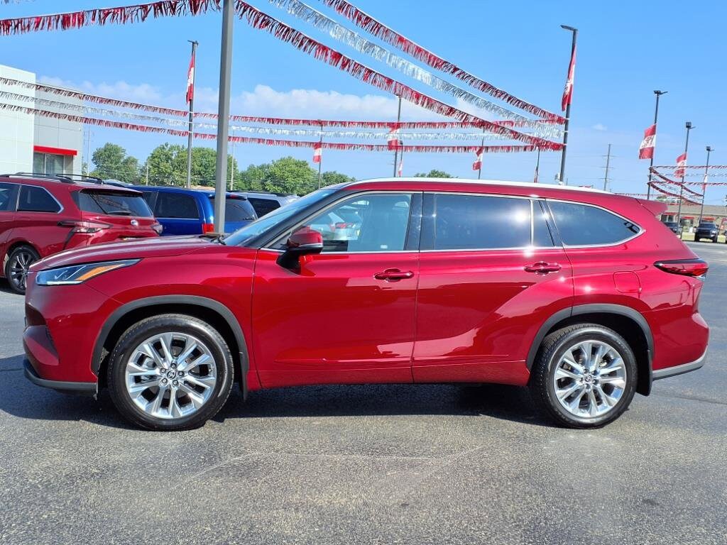 2022 Toyota Highlander Limited photo 2