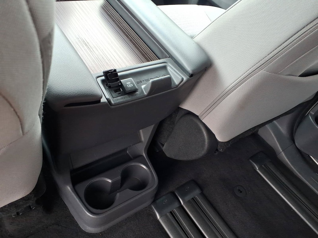 Used 2023 Toyota Sienna LE 8 Passenger Van Passenger Van