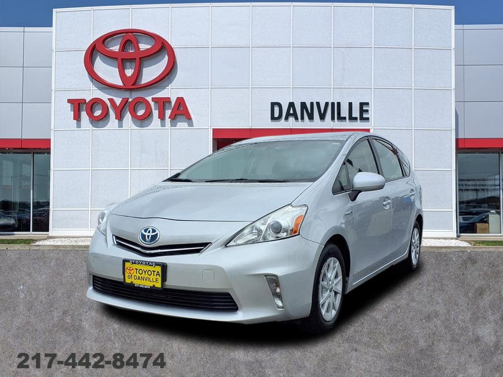 2013 Toyota Prius v Three's photo