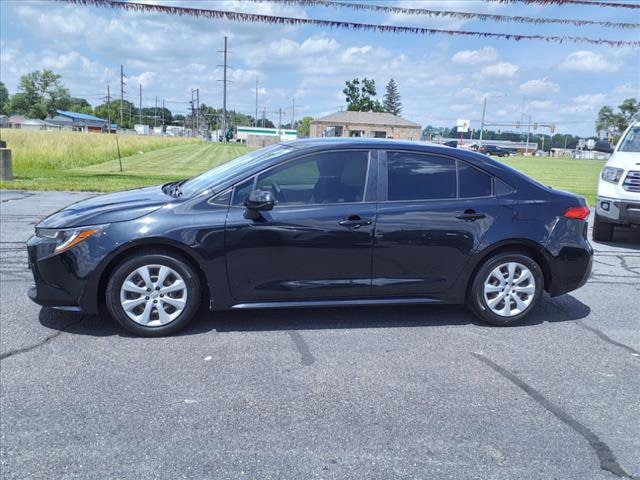 Used 2021 Toyota Corolla LE with VIN JTDEPMAE9MJ127851 for sale in Tilton, IL