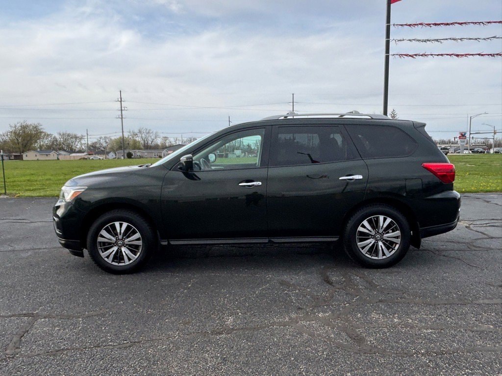Used 2019 Nissan Pathfinder SV with VIN 5N1DR2MM1KC595261 for sale in Tilton, IL