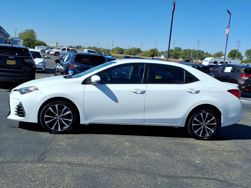 2018 Toyota Corolla SE photo 2