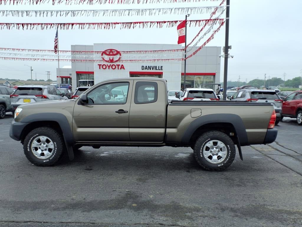 Used 2015 Toyota Tacoma Base with VIN 5TFUX4EN9FX033121 for sale in Tilton, IL