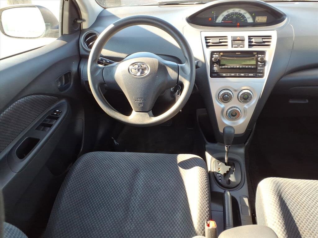 2007 Toyota Yaris Base photo 2
