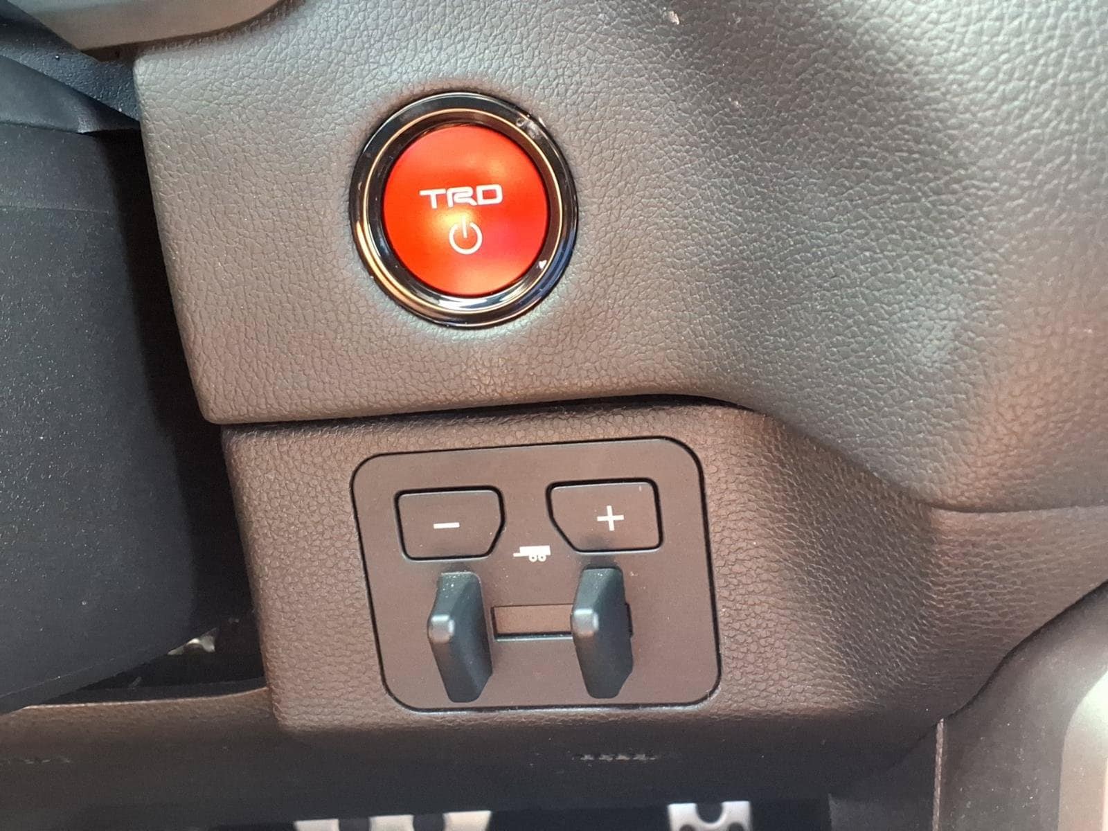 2025 Toyota Sequoia SR5 - Photo 26