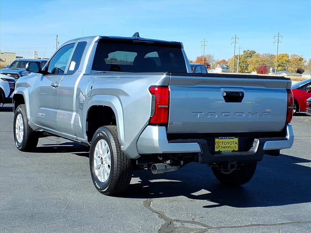 2025 Toyota Tacoma SR5 - Photo 10