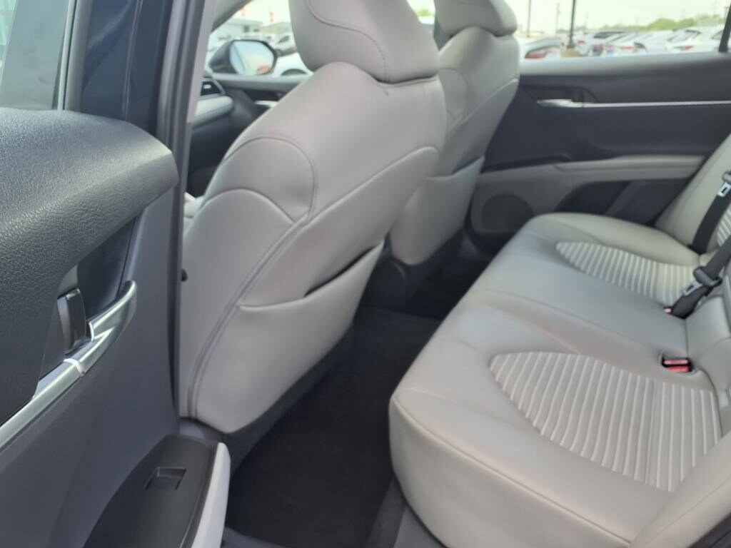 2021 Toyota Camry SE photo 4