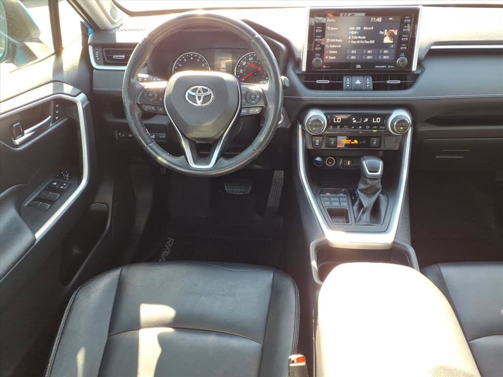 2019 Toyota RAV4 XLE Premium photo 3