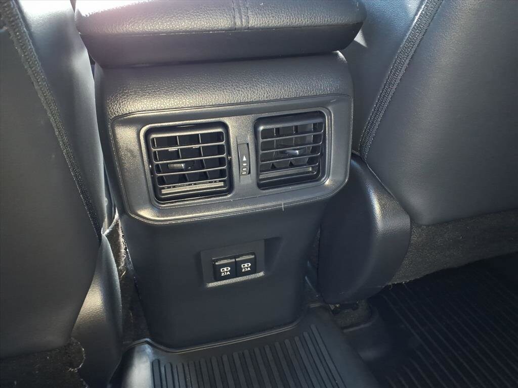 2019 Toyota RAV4 XLE Premium photo 4
