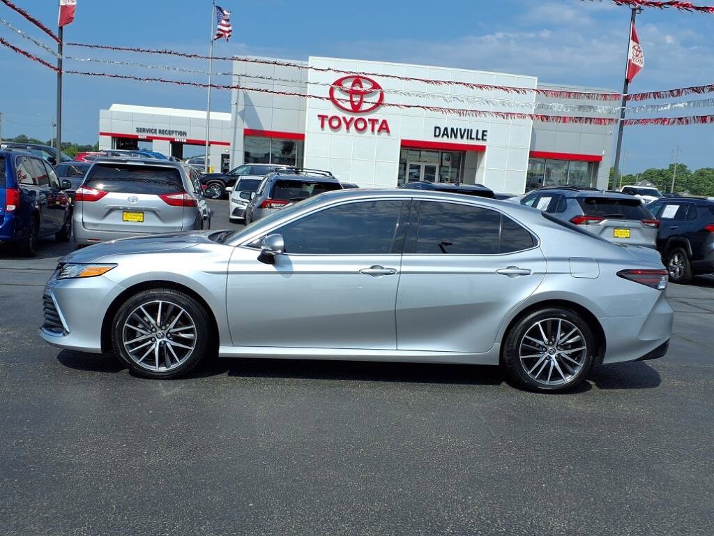 2023 Toyota Camry Hybrid XLE photo 2