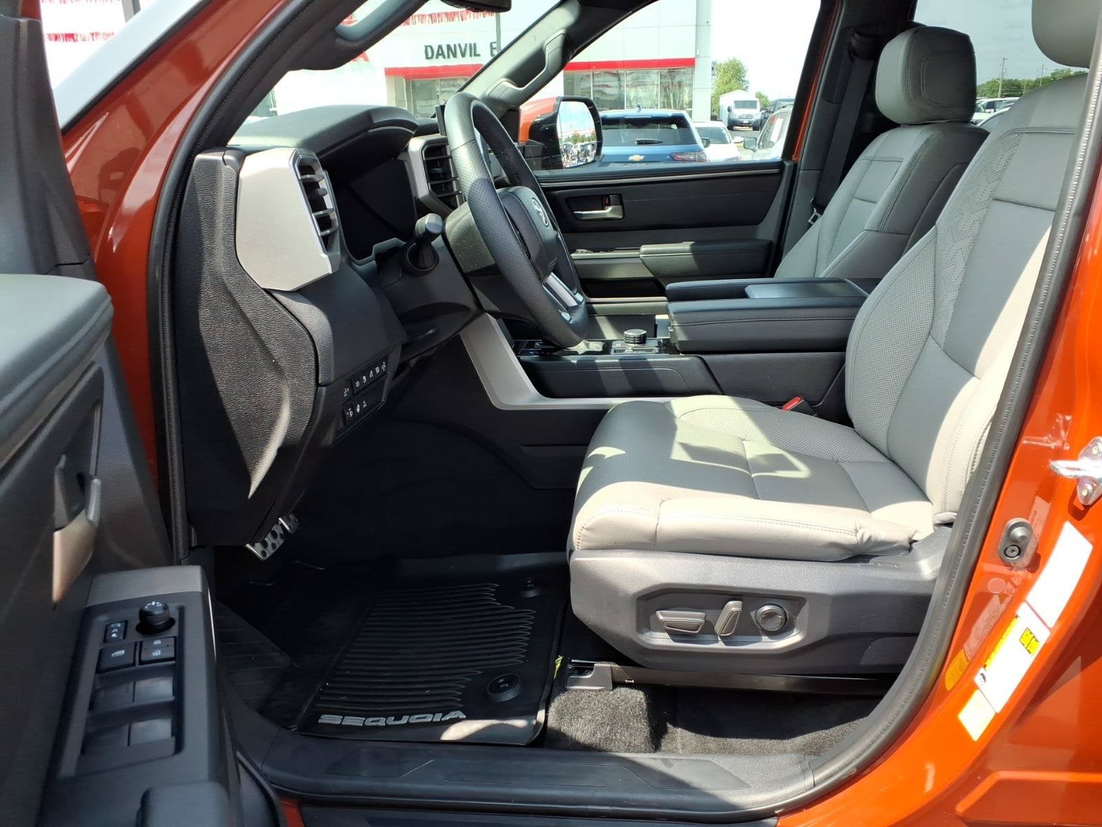 2025 Toyota Sequoia SR5 - Photo 22