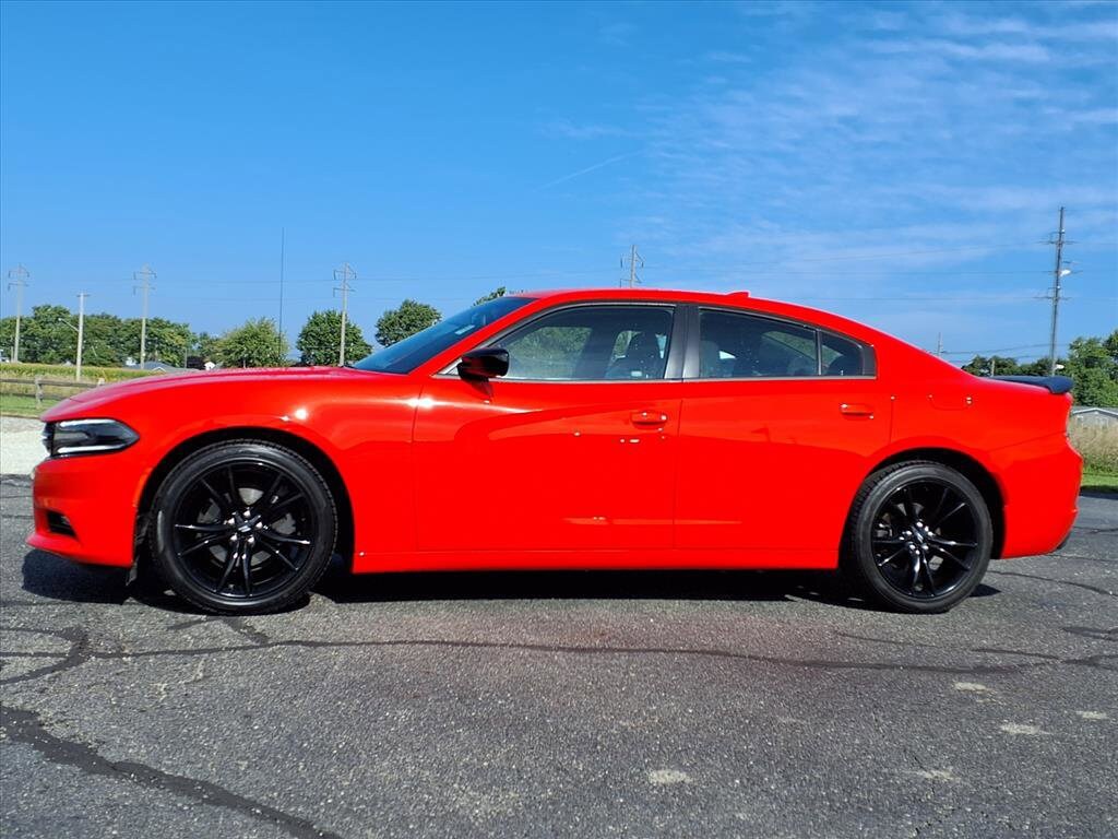 2018 Dodge Charger SXT Plus photo 2