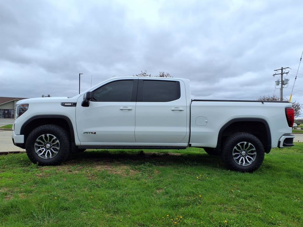 Used 2022 GMC Sierra 1500 AT4 with VIN 3GTUUEET7NG572692 for sale in Tilton, IL
