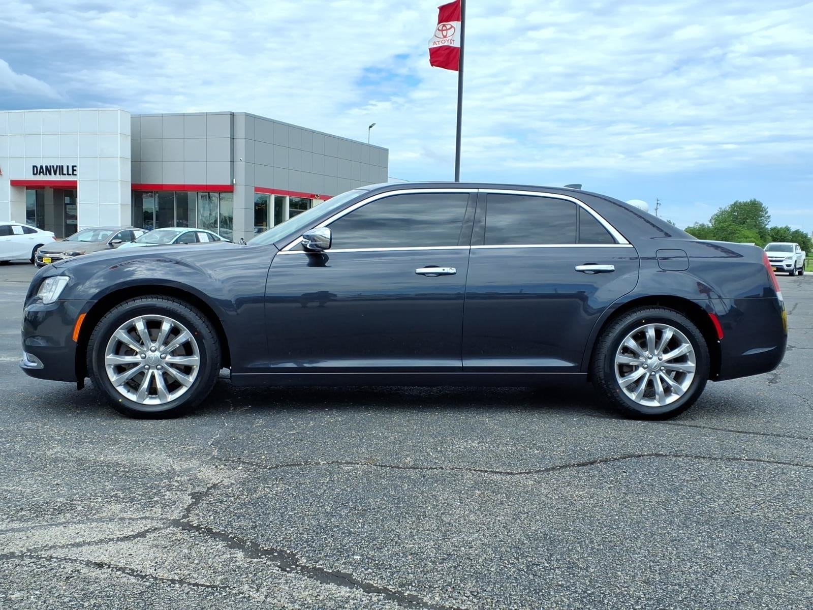 Used 2018 Chrysler 300 Touring with VIN 2C3CCARG0JH251015 for sale in Tilton, IL