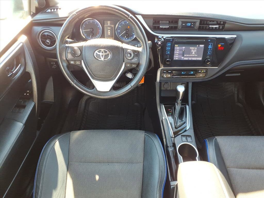 2018 Toyota Corolla SE photo 3