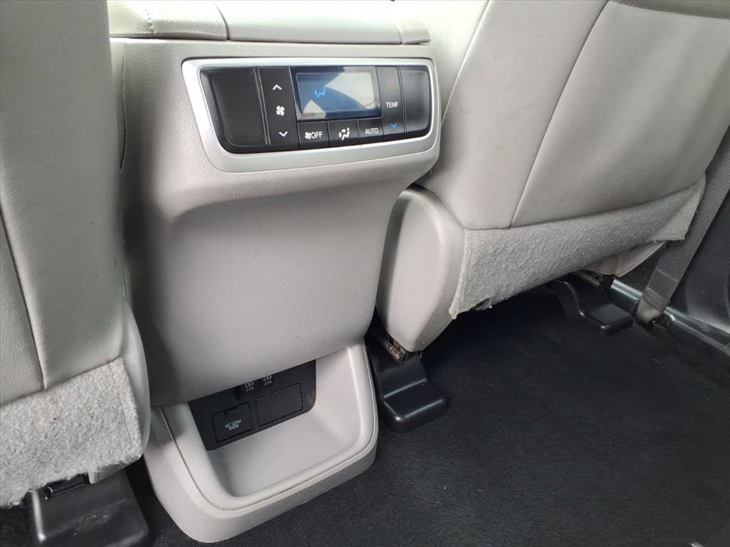 Used 2019 Toyota Highlander XLE V6 SUV