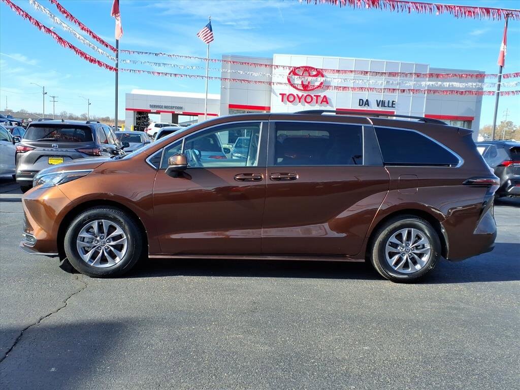 New 2024 Toyota Sienna LE Van Passenger Van