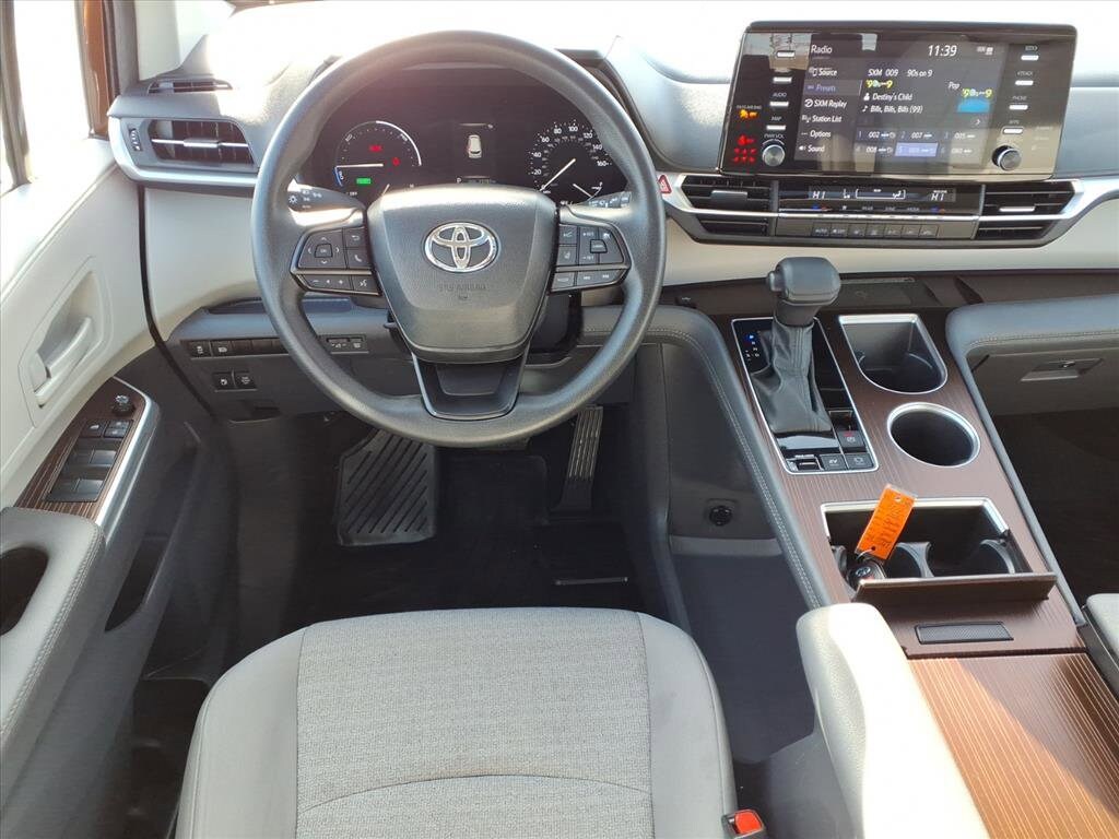 New 2024 Toyota Sienna LE Van Passenger Van