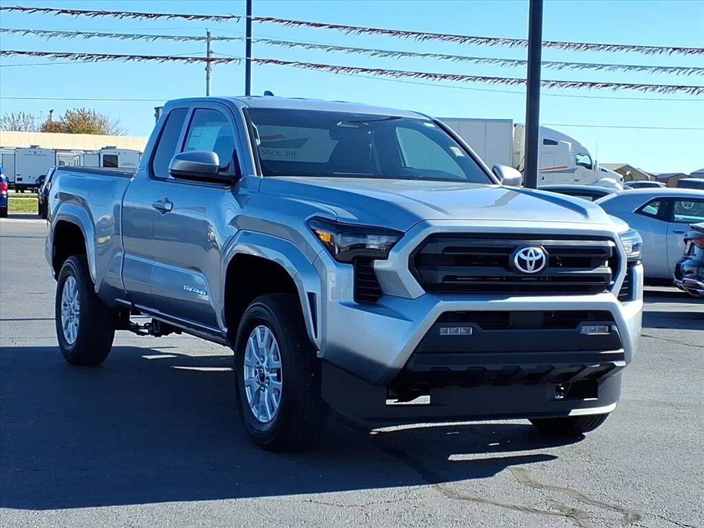 2025 Toyota Tacoma SR5 - Photo 12