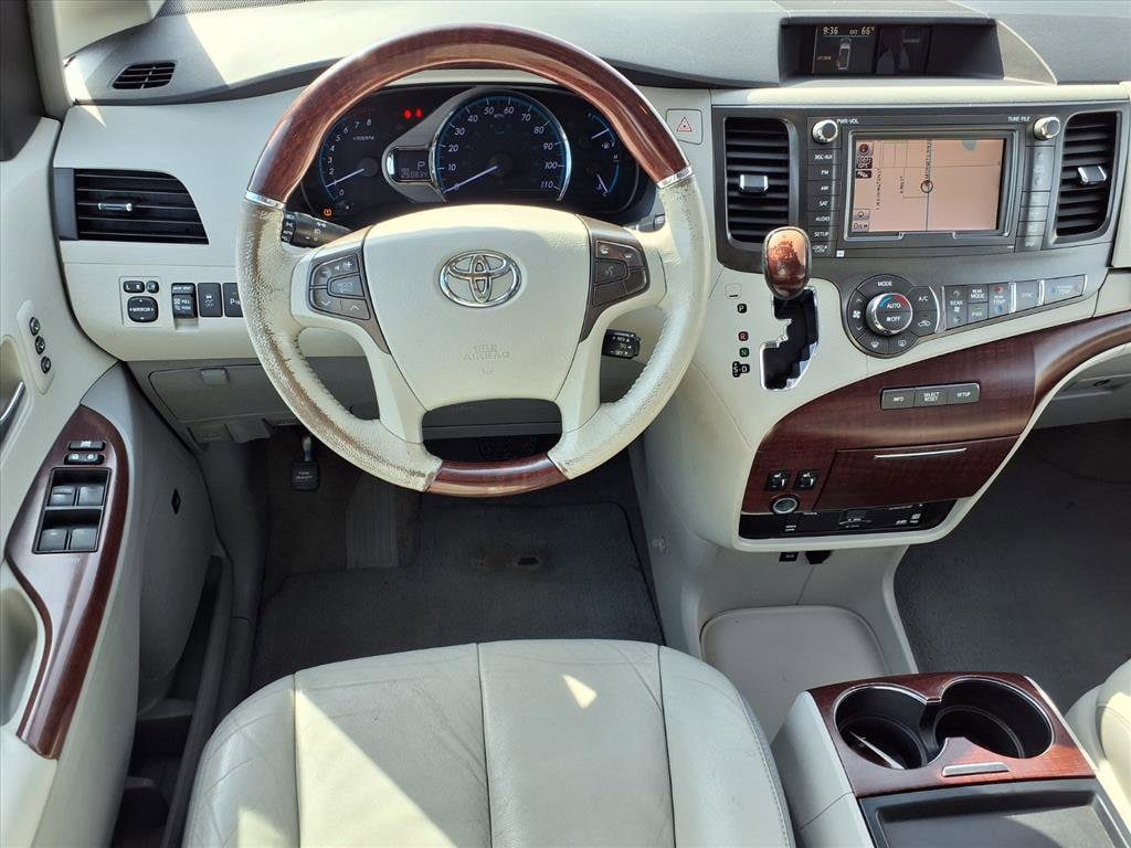 Used 2011 Toyota Sienna XLE with VIN 5TDYK3DC3BS046909 for sale in Tilton, IL