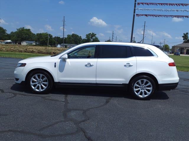 Used 2018 Lincoln MKT Reserve with VIN 2LMHJ5AT7JBL00611 for sale in Tilton, IL