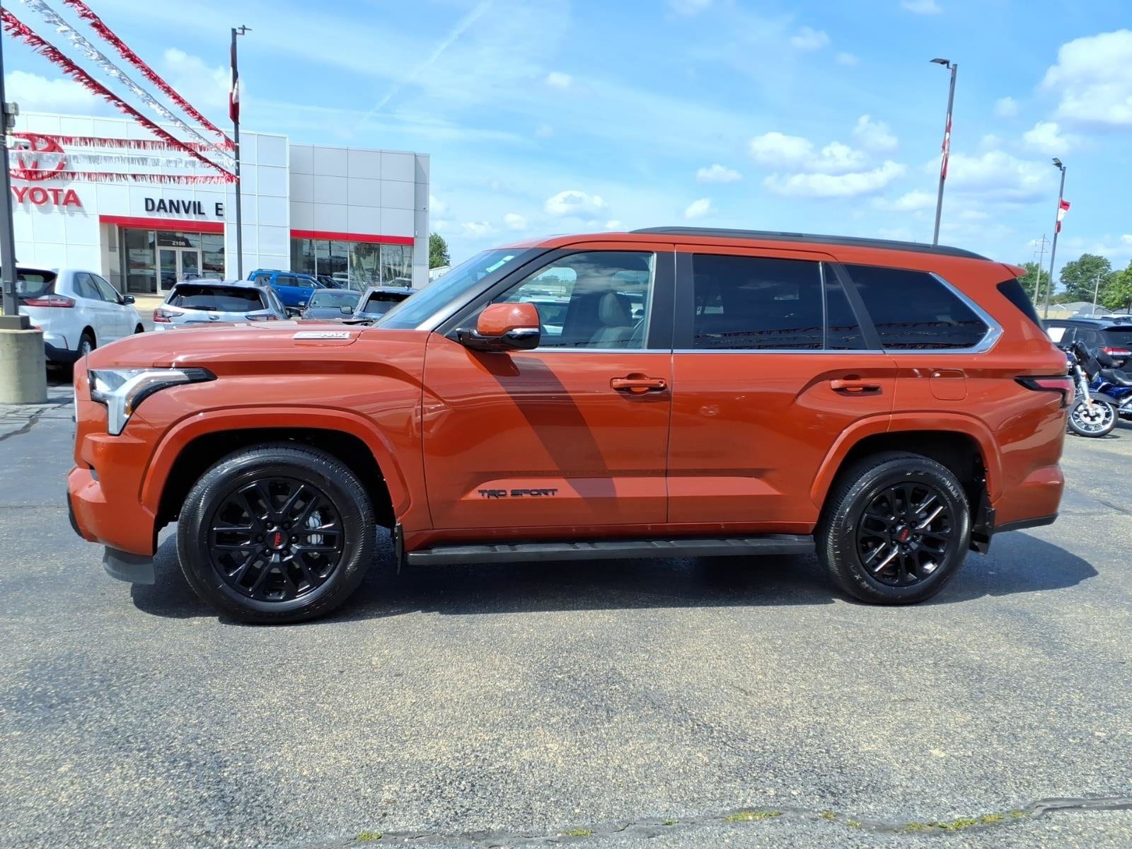 2025 Toyota Sequoia SR5 - Photo 2