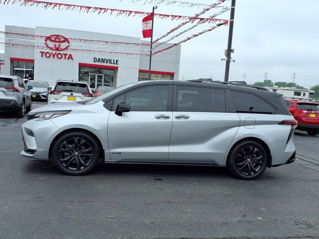 Used 2021 Toyota Sienna XSE with VIN 5TDXRKEC8MS045791 for sale in Tilton, IL