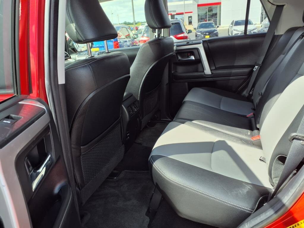 2014 Toyota 4Runner SR5 photo 2