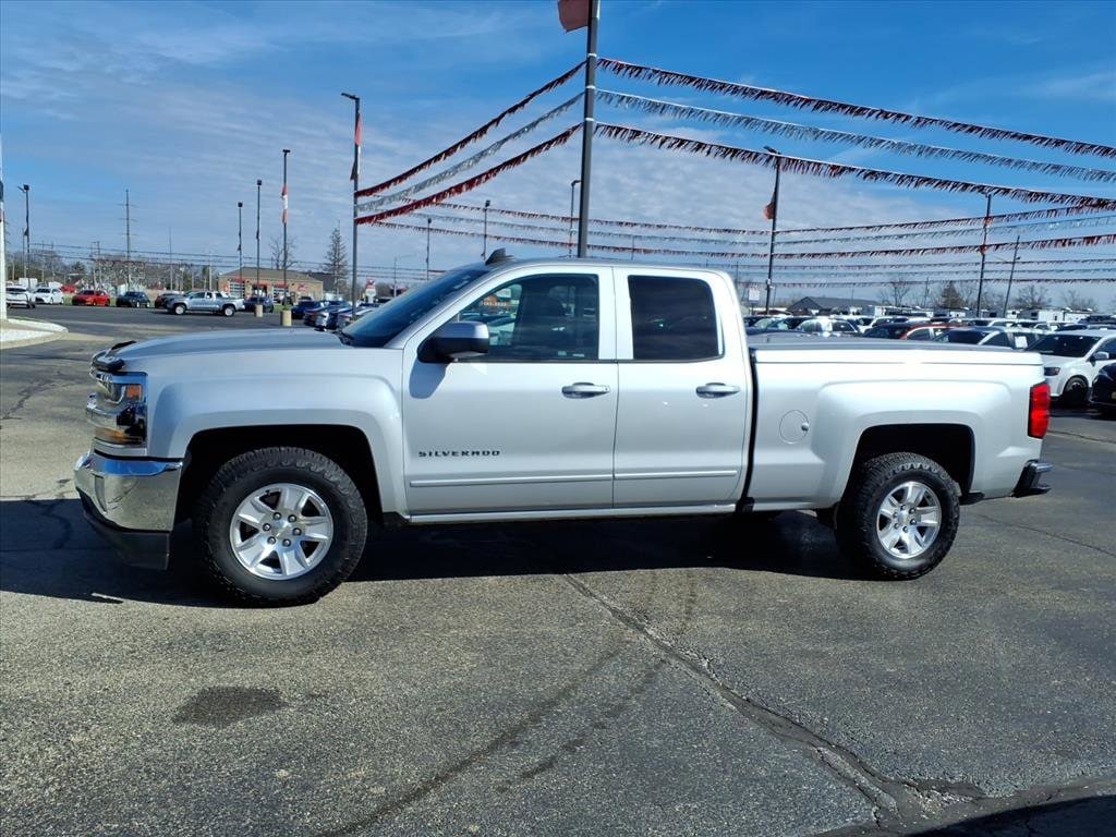 Used 2018 Chevrolet Silverado 1500 LT with VIN 1GCRCREC1JZ298027 for sale in Tilton, IL