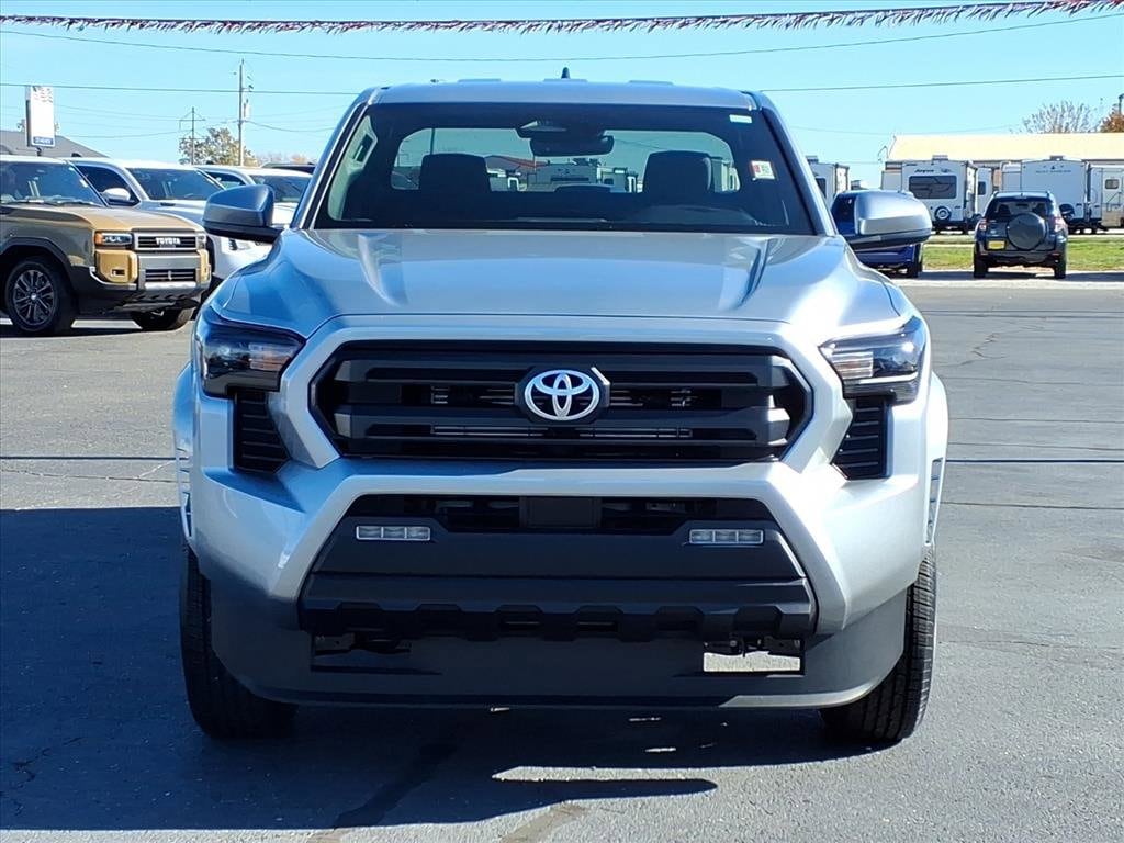 2025 Toyota Tacoma SR5 - Photo 13