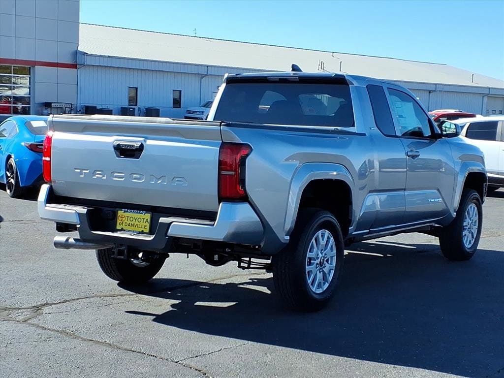 2025 Toyota Tacoma SR5 - Photo 11