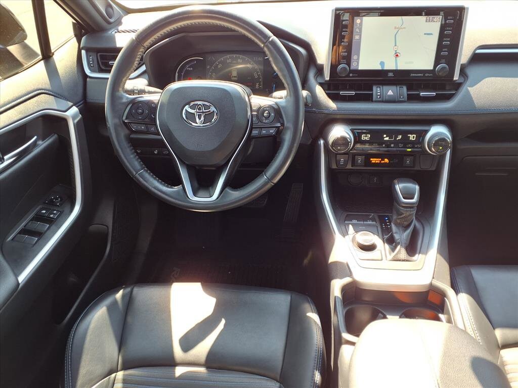 2020 Toyota RAV4 Hybrid XSE photo 3