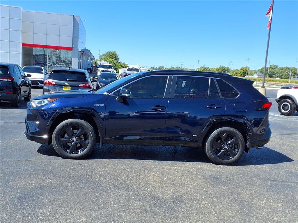 2020 Toyota RAV4 Hybrid XSE photo 2