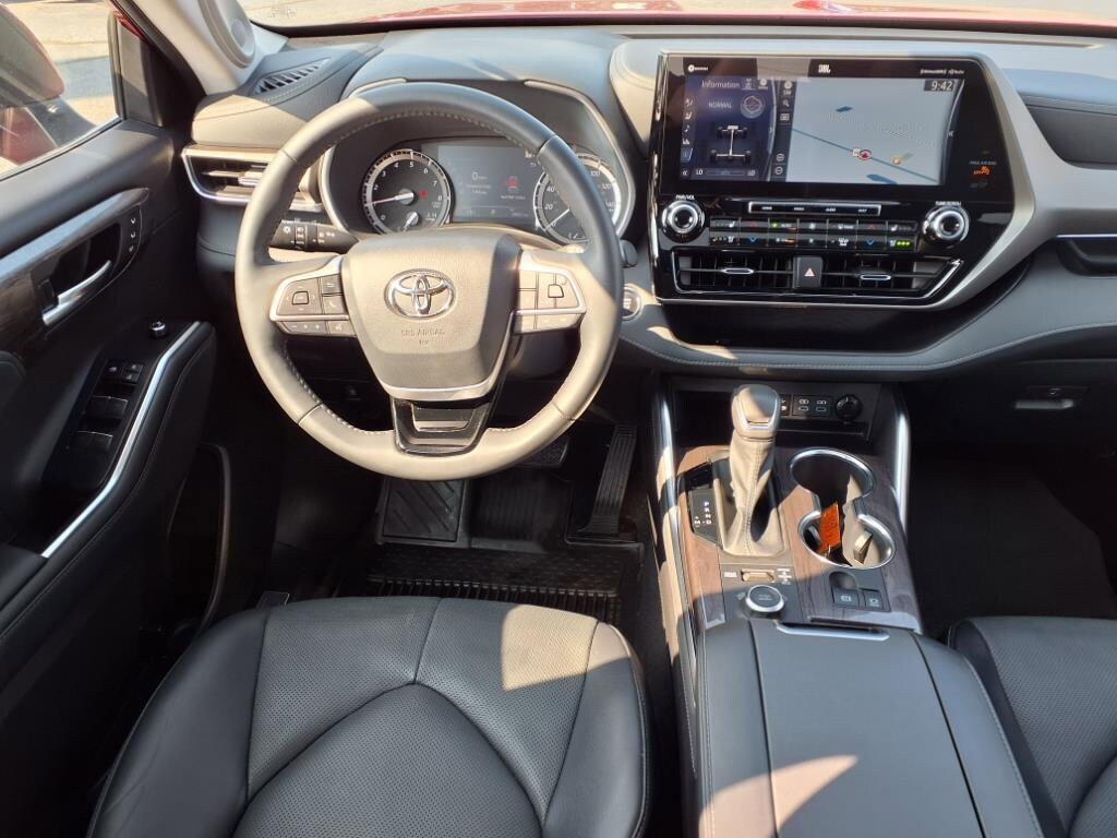 2022 Toyota Highlander Limited photo 3