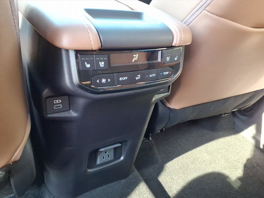 2026 Toyota Grand Highlander Platinum photo 3