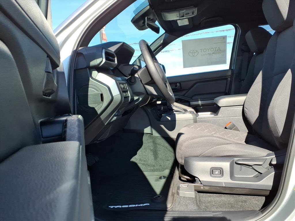 2025 Toyota Tacoma SR5 - Photo 15