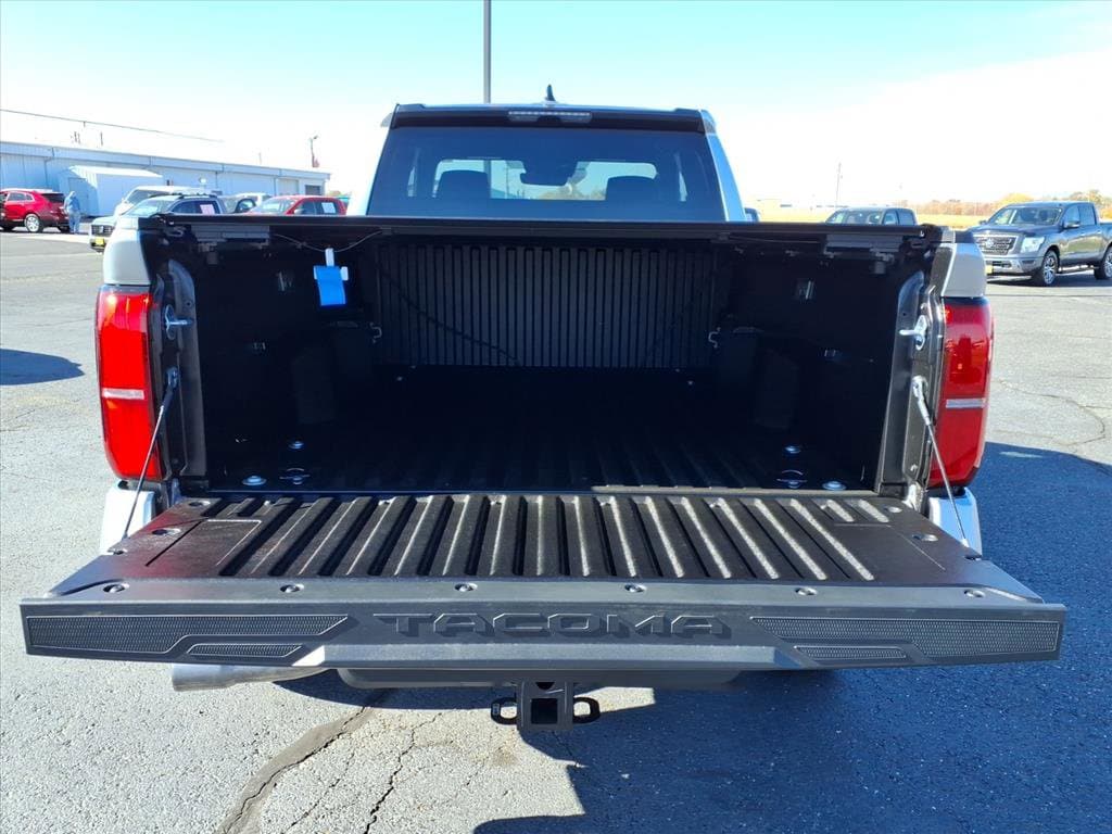 2025 Toyota Tacoma SR5 - Photo 9