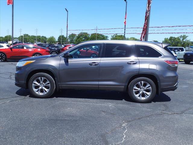 Used 2014 Toyota Highlander XLE with VIN 5TDJKRFH2ES016222 for sale in Tilton, IL