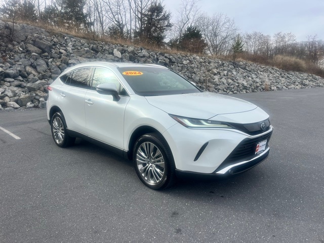 2024 Toyota Venza Limited's photo