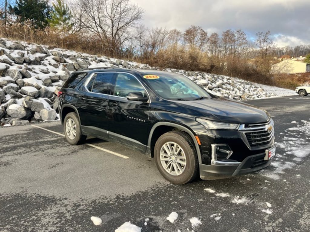 Used 2022 Chevrolet Traverse LT SUV