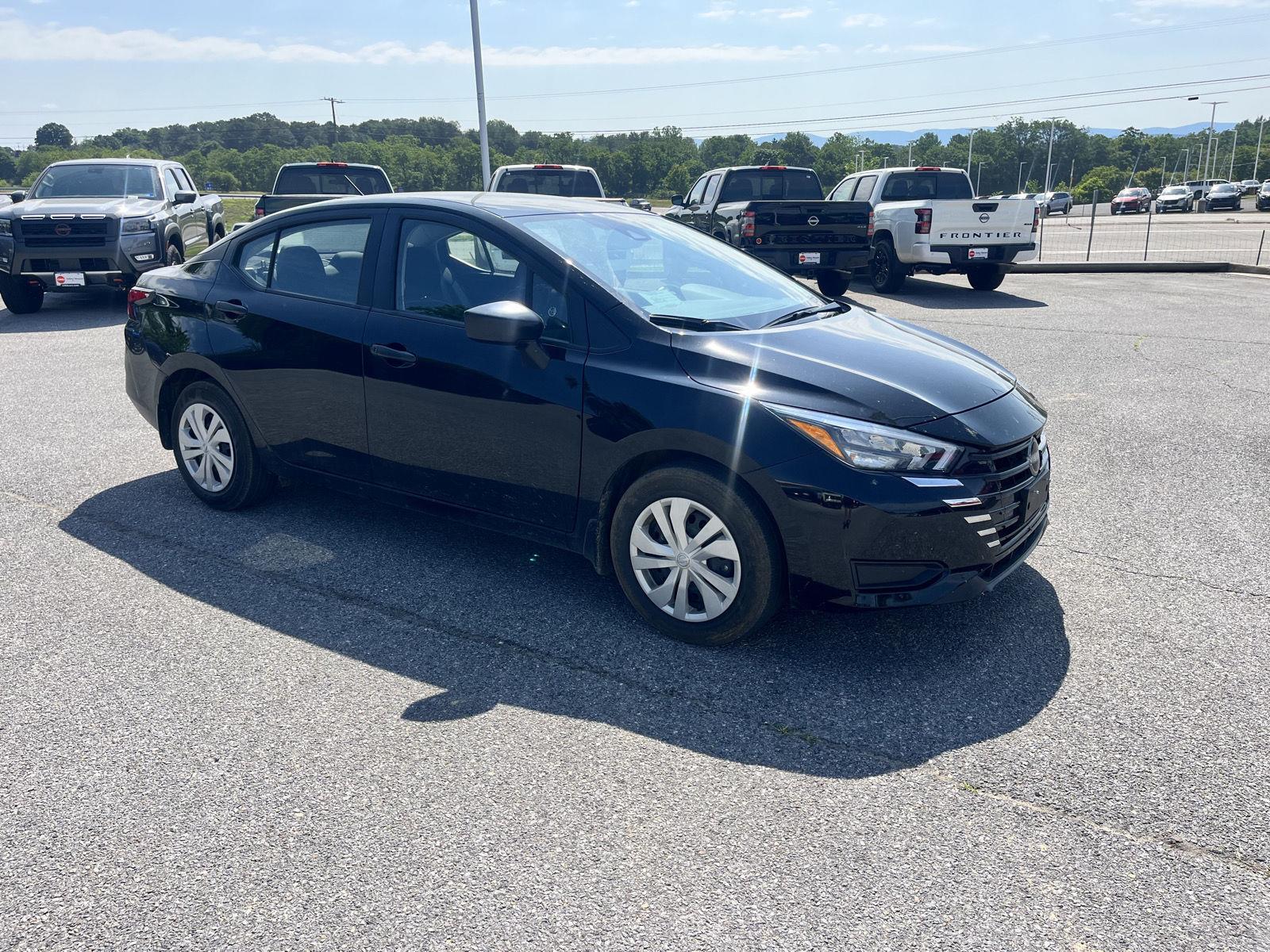 2025 Nissan Versa 1.6 S CVT's photo