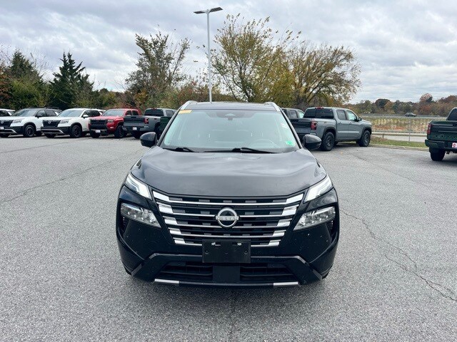 2024 Nissan Rogue Platinum photo 2