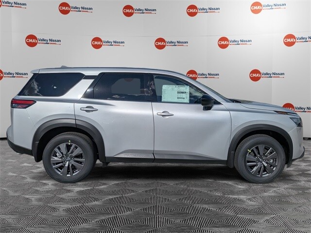 2025 Nissan Pathfinder S photo 3