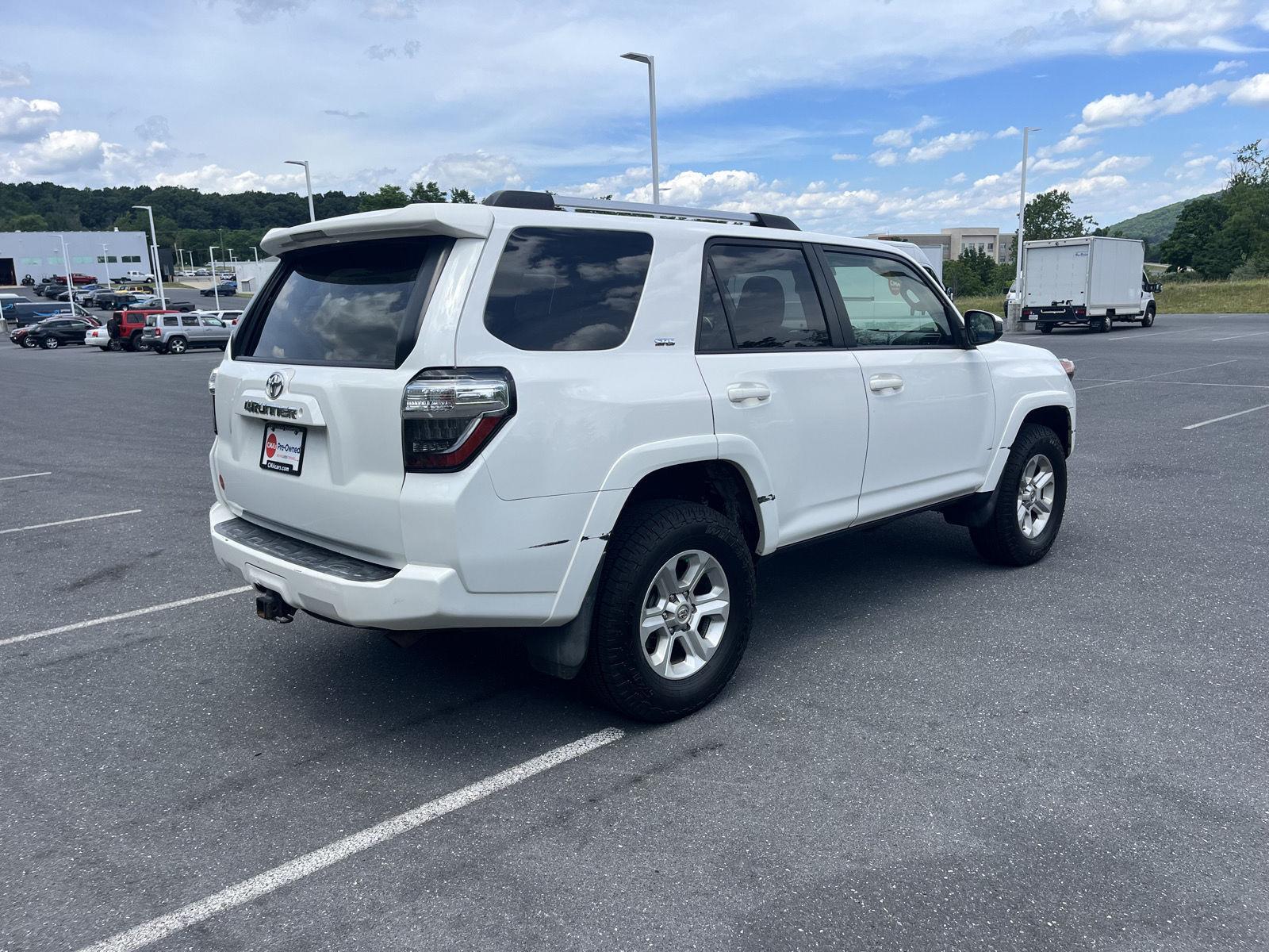 2019 Toyota 4Runner SR5 - Photo 9