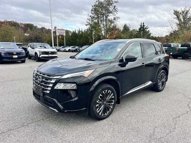 2024 Nissan Rogue Platinum photo 3