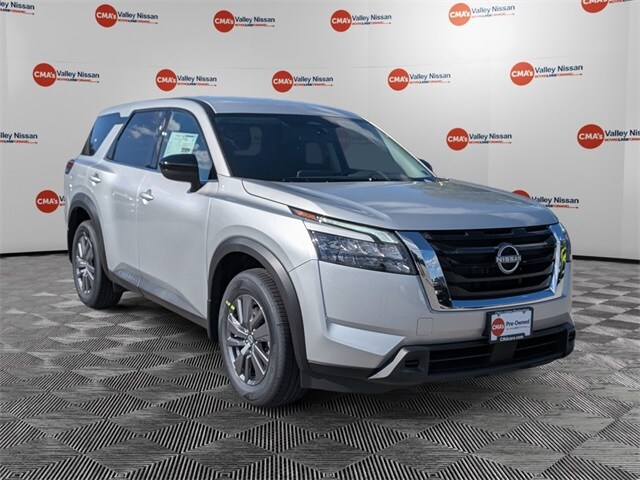 2025 Nissan Pathfinder S photo 2